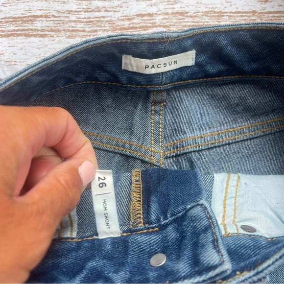 PacSun Jean Shorts Size 26- Mom Short - Picture 3 of 4